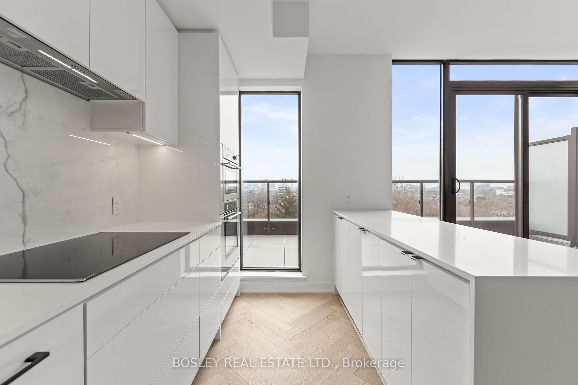 899 College St, #616