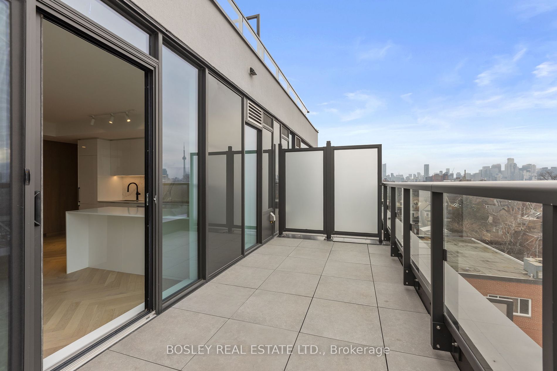 899 College St, #616