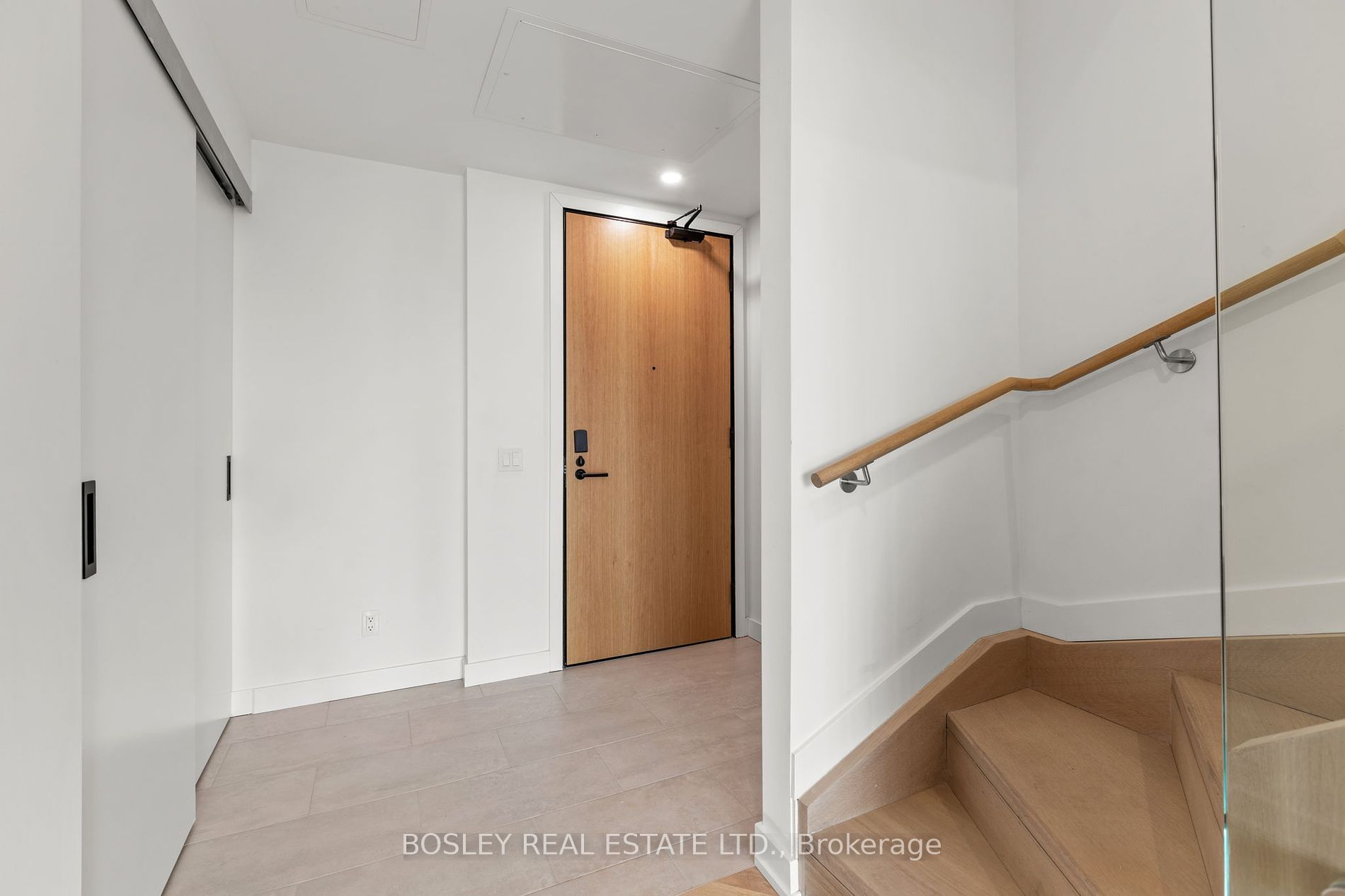 899 College St, #616