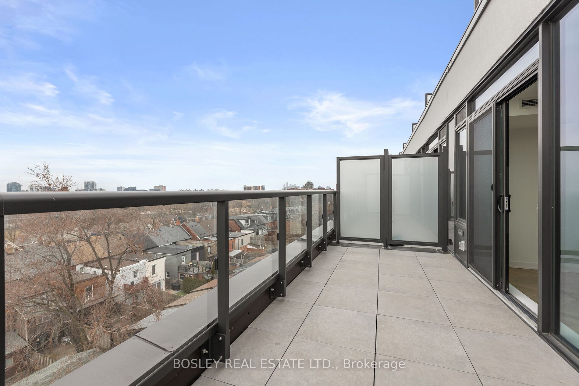 899 College St, #616