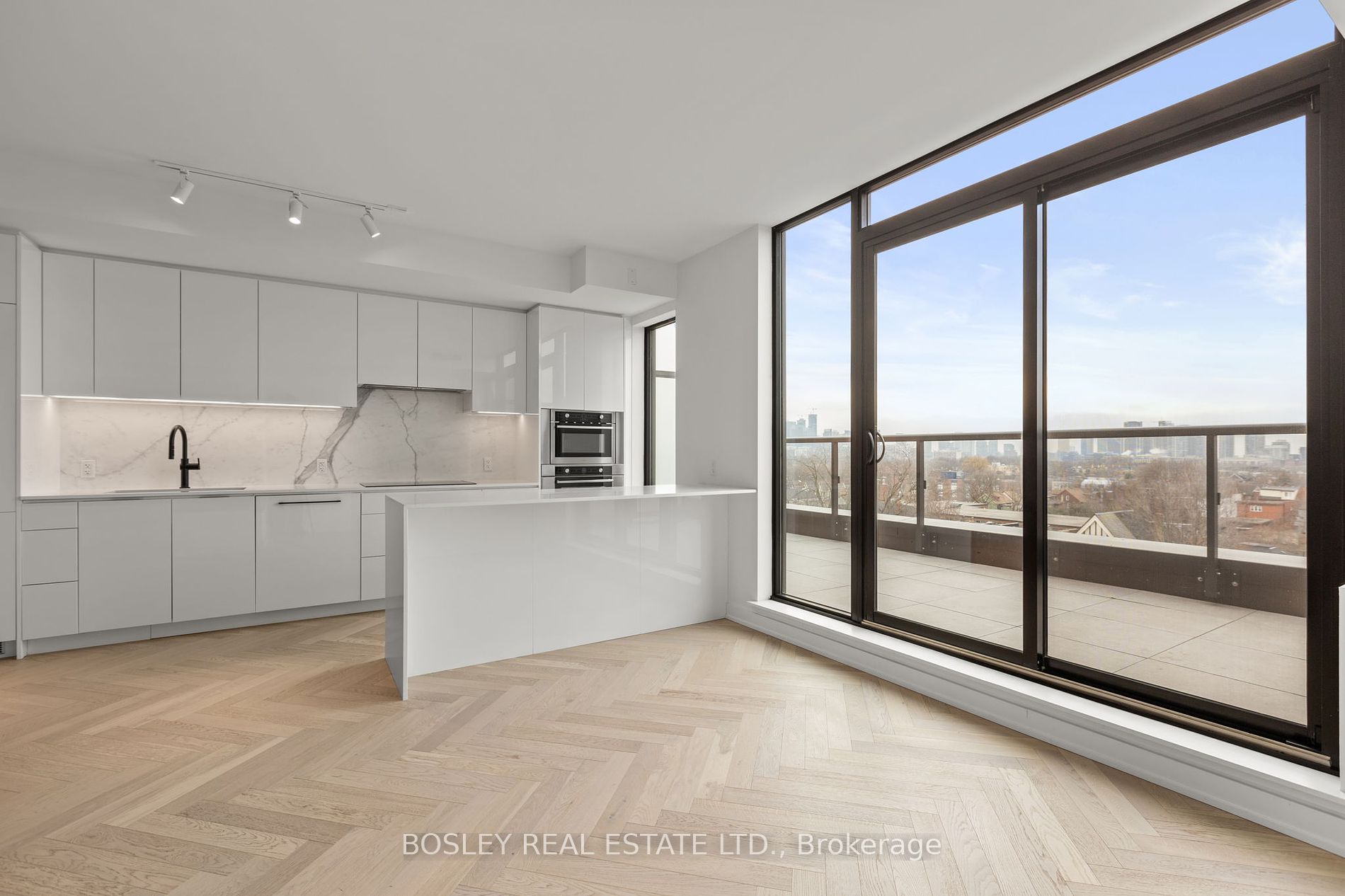 899 College St, #616