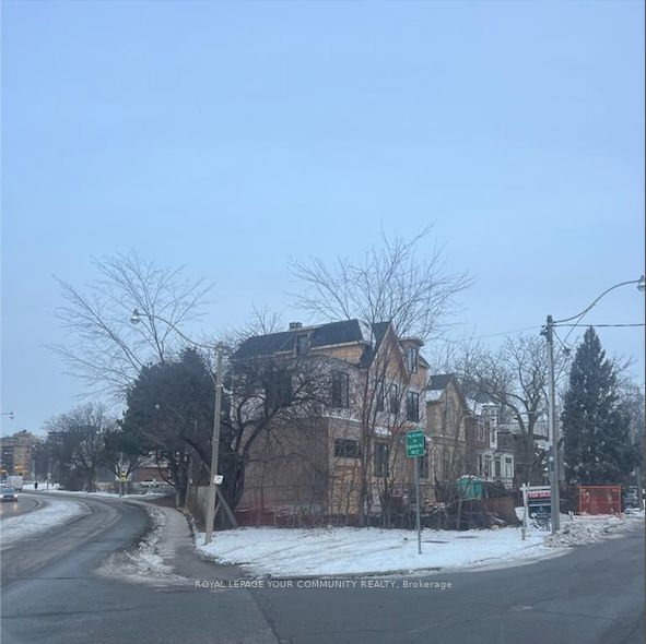 1002 Spadina Road
