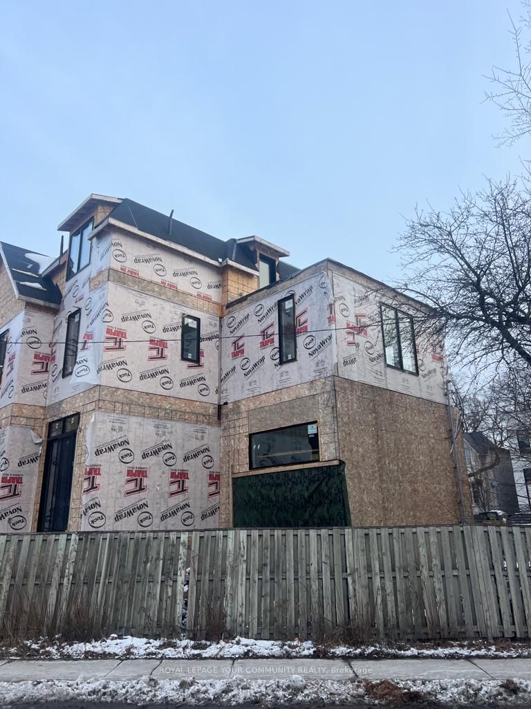 1002 Spadina Road
