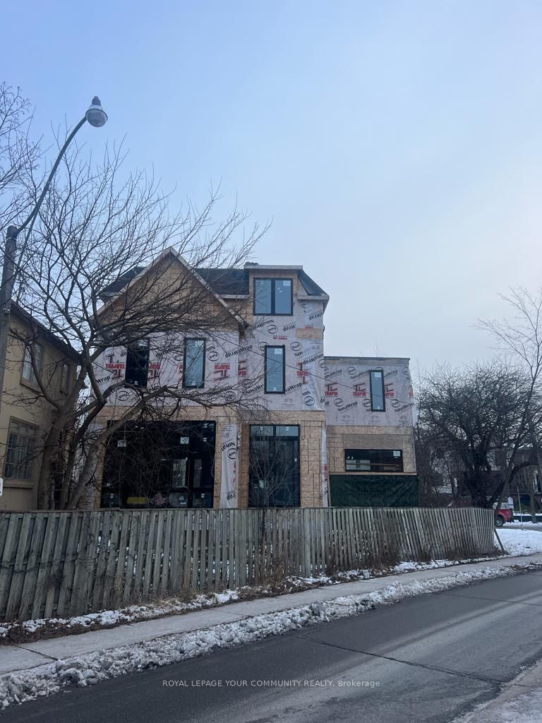 1002 Spadina Road
