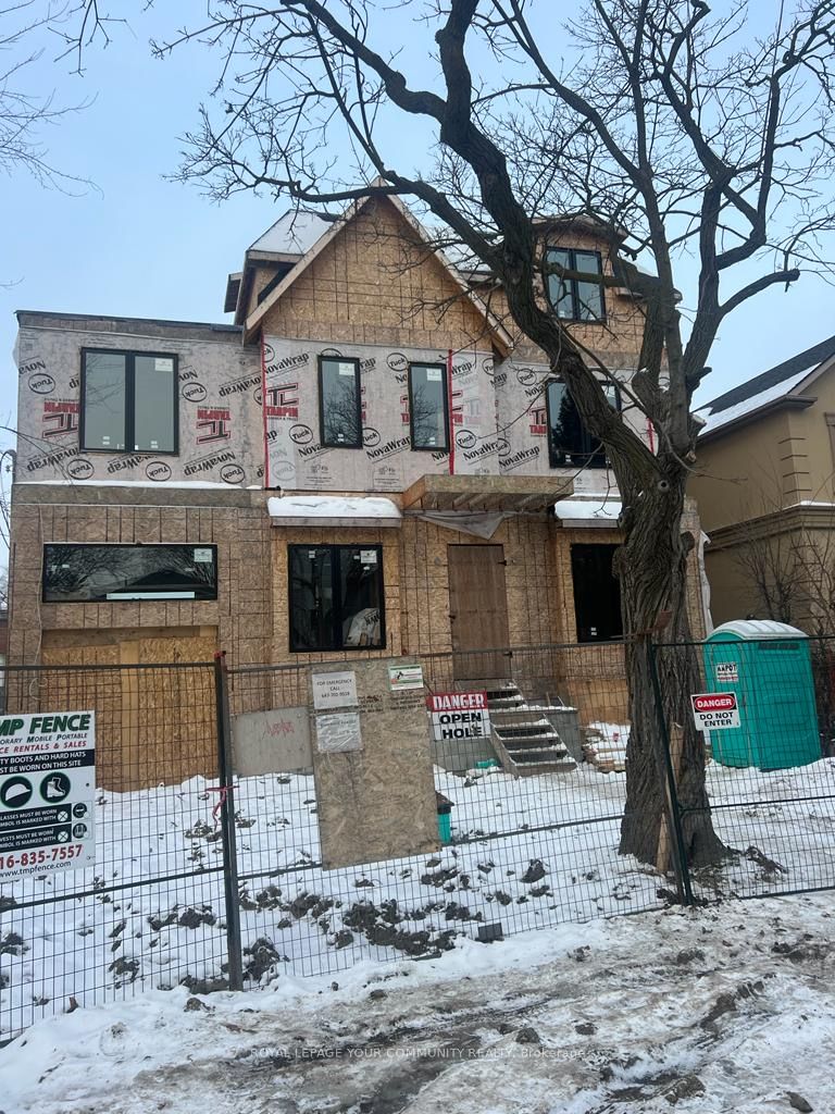 1002 Spadina Road