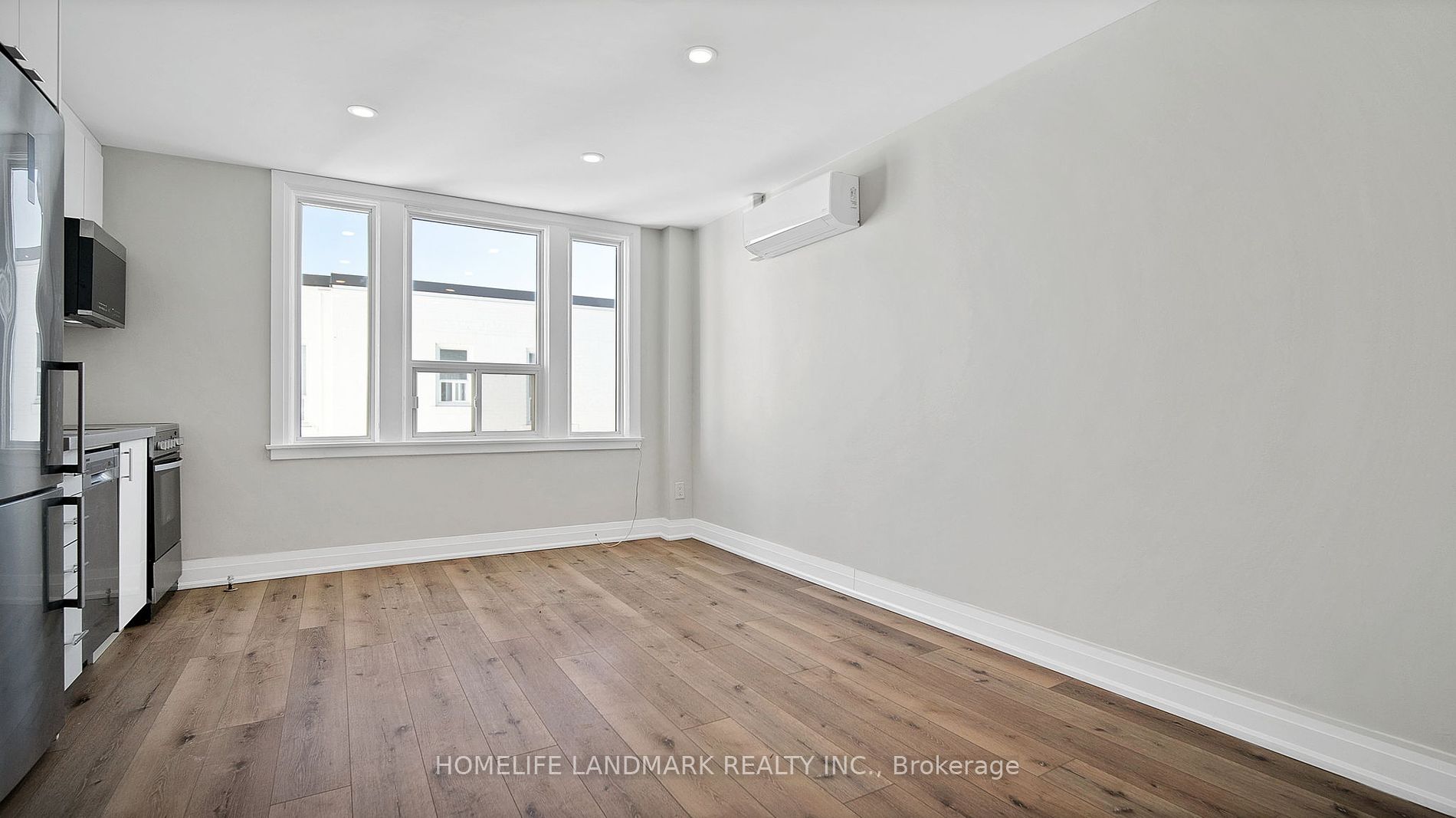 699 Eglinton Avenue W #403