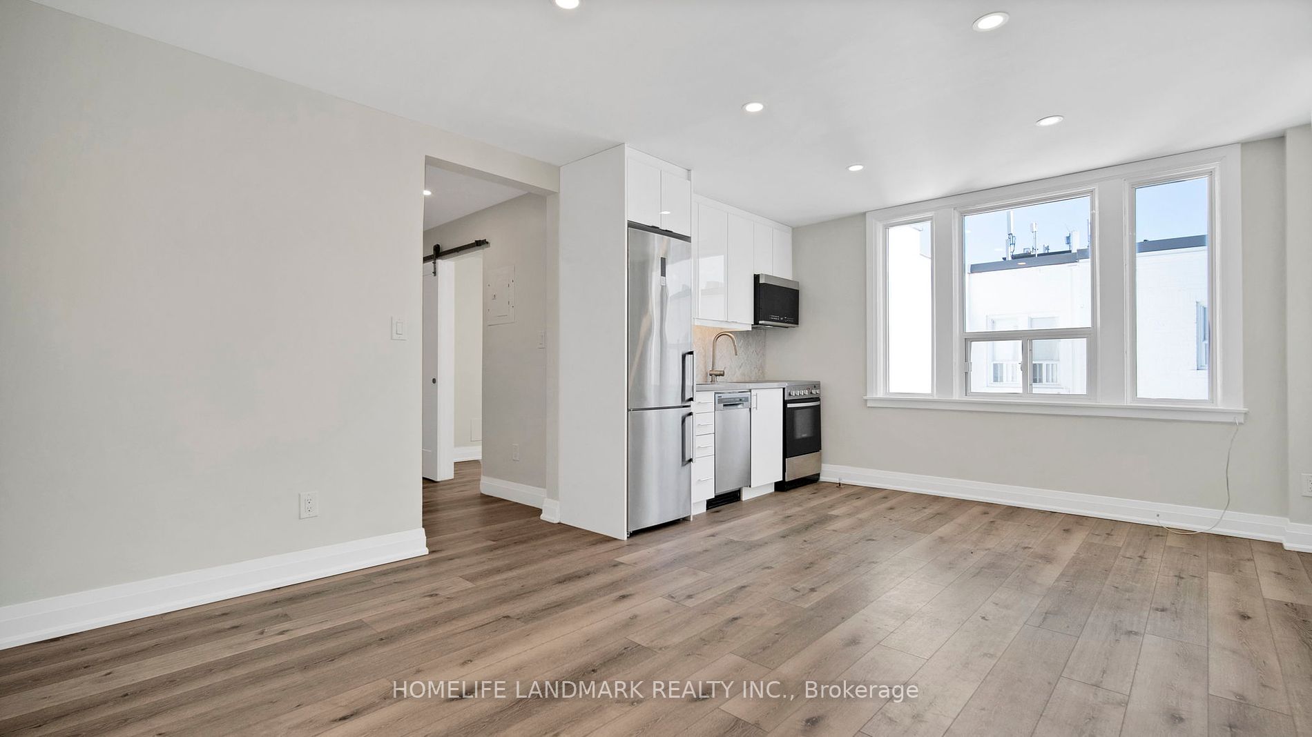 699 Eglinton Avenue W #403
