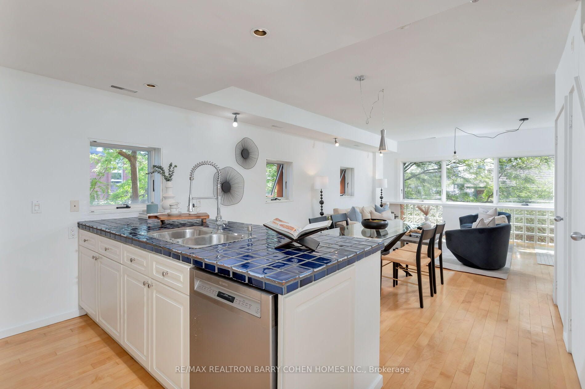 34 Claremont St, #201