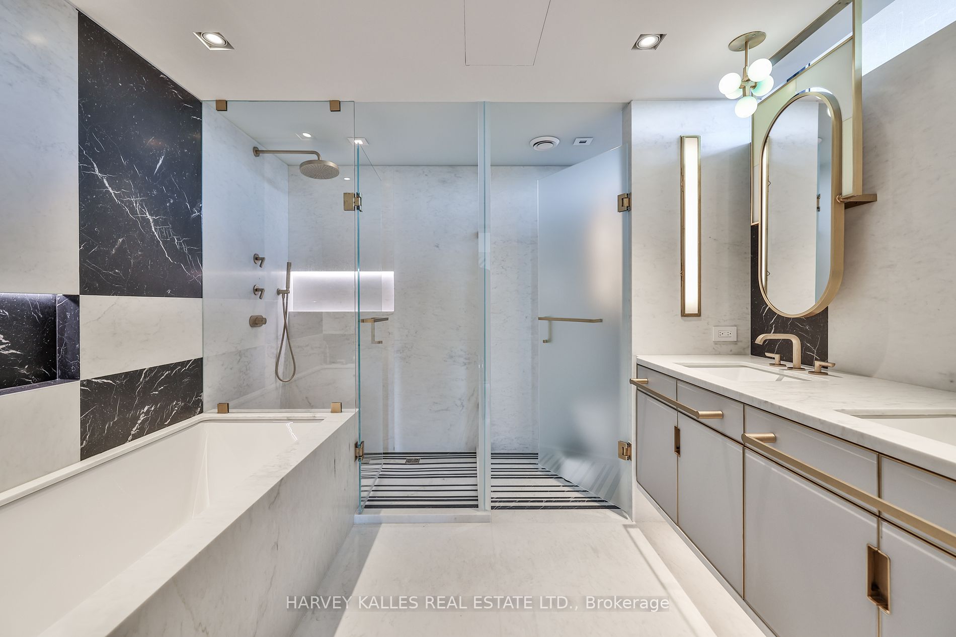 2600 Bathurst St, #901