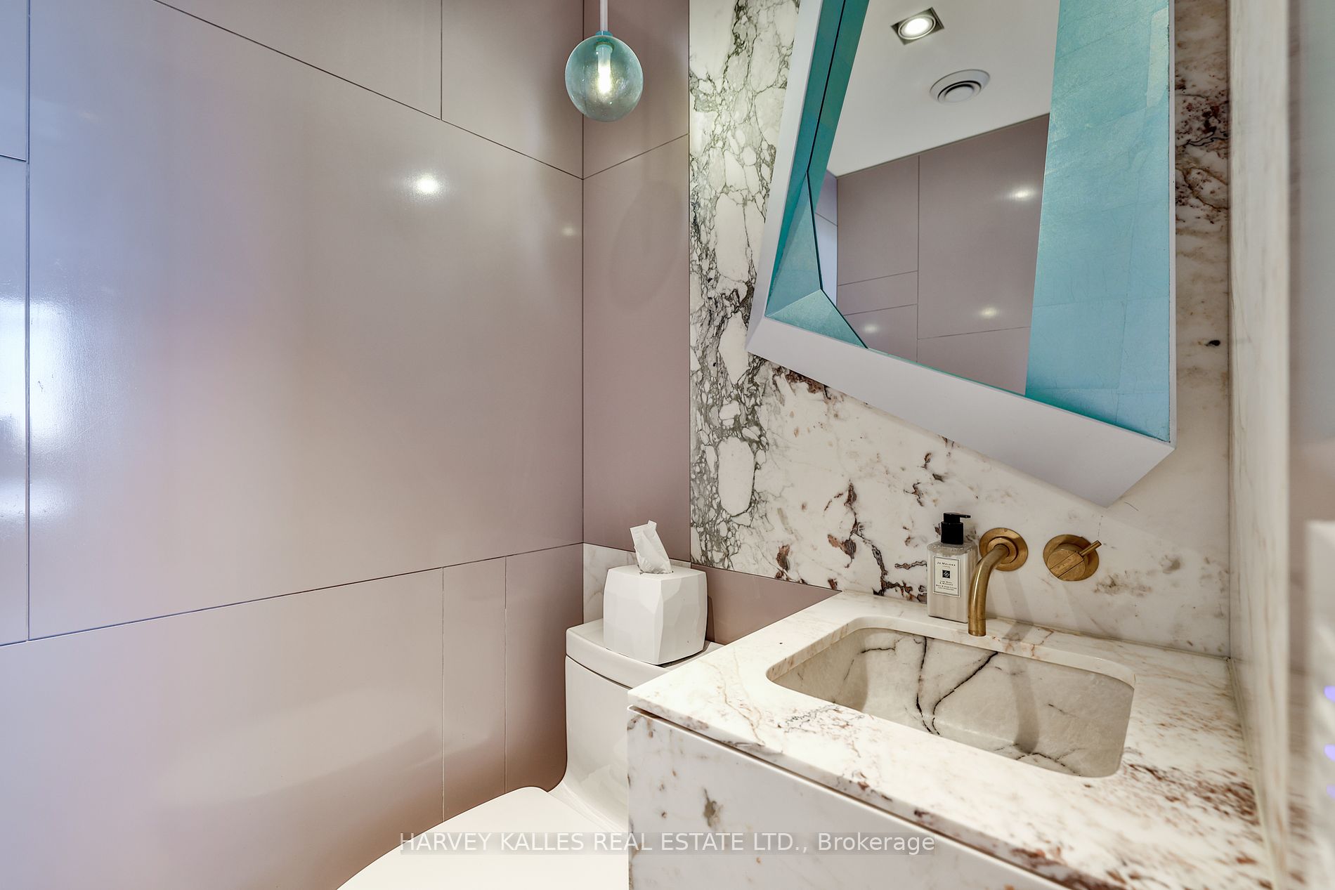 2600 Bathurst St, #901