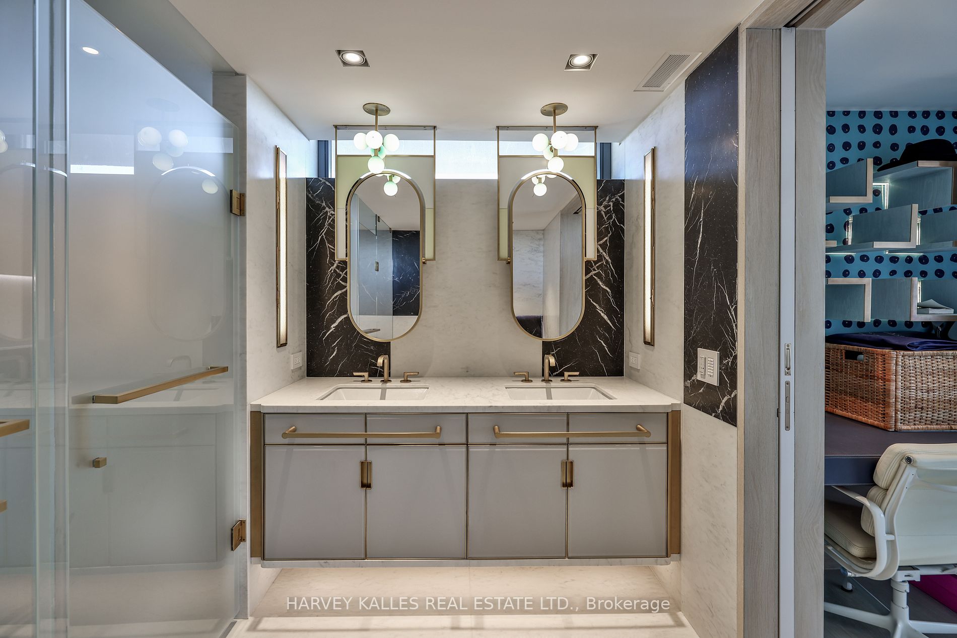 2600 Bathurst St, #901
