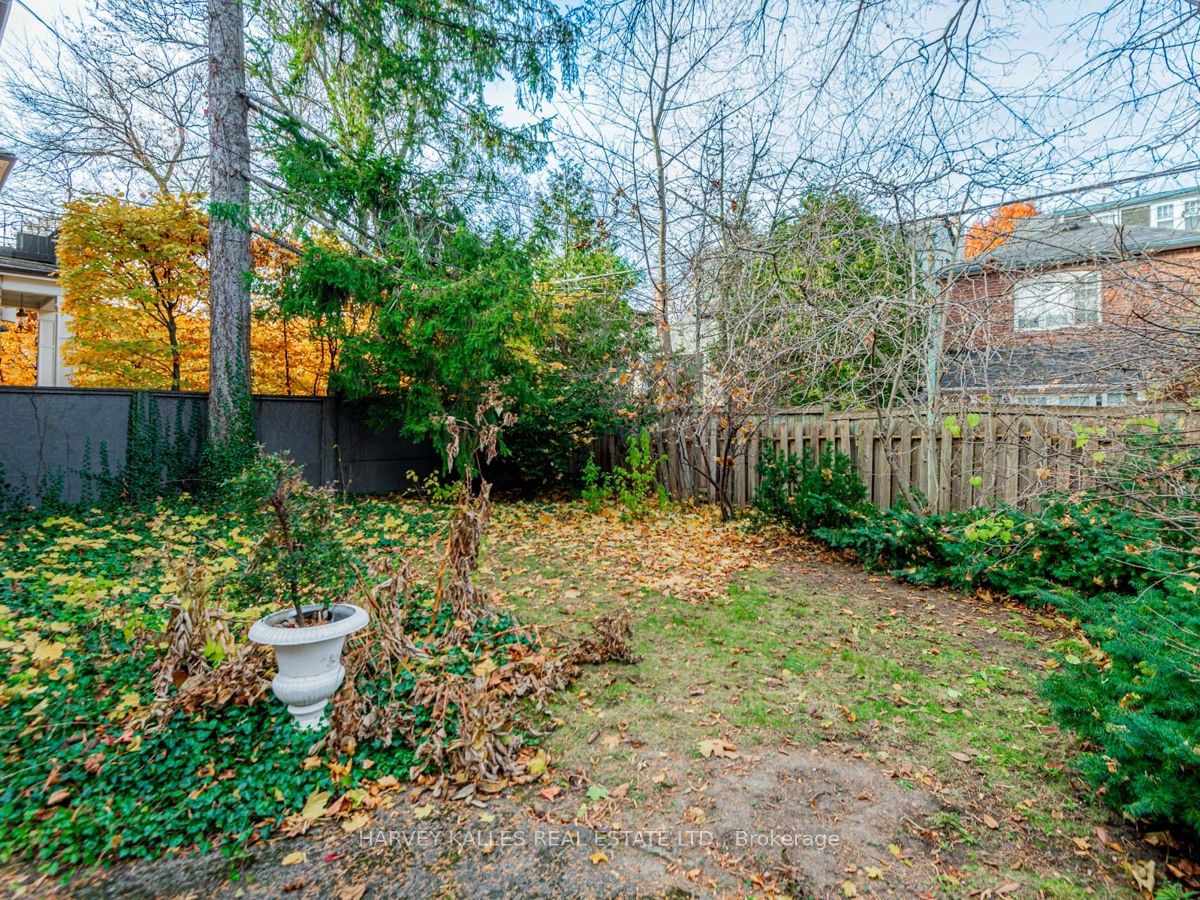 16 Silverwood Ave