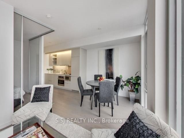 101 Peter Street #2910