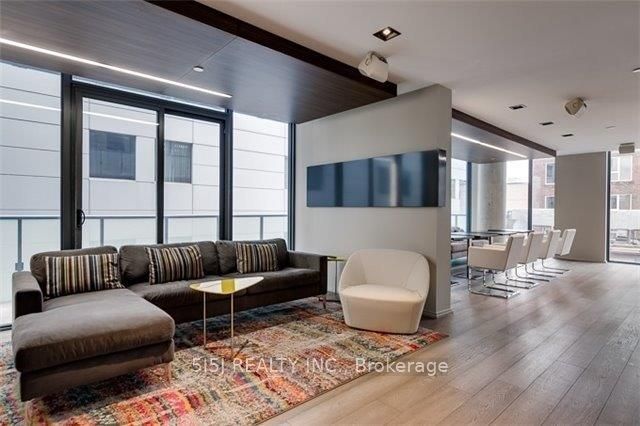 101 Peter Street #2910