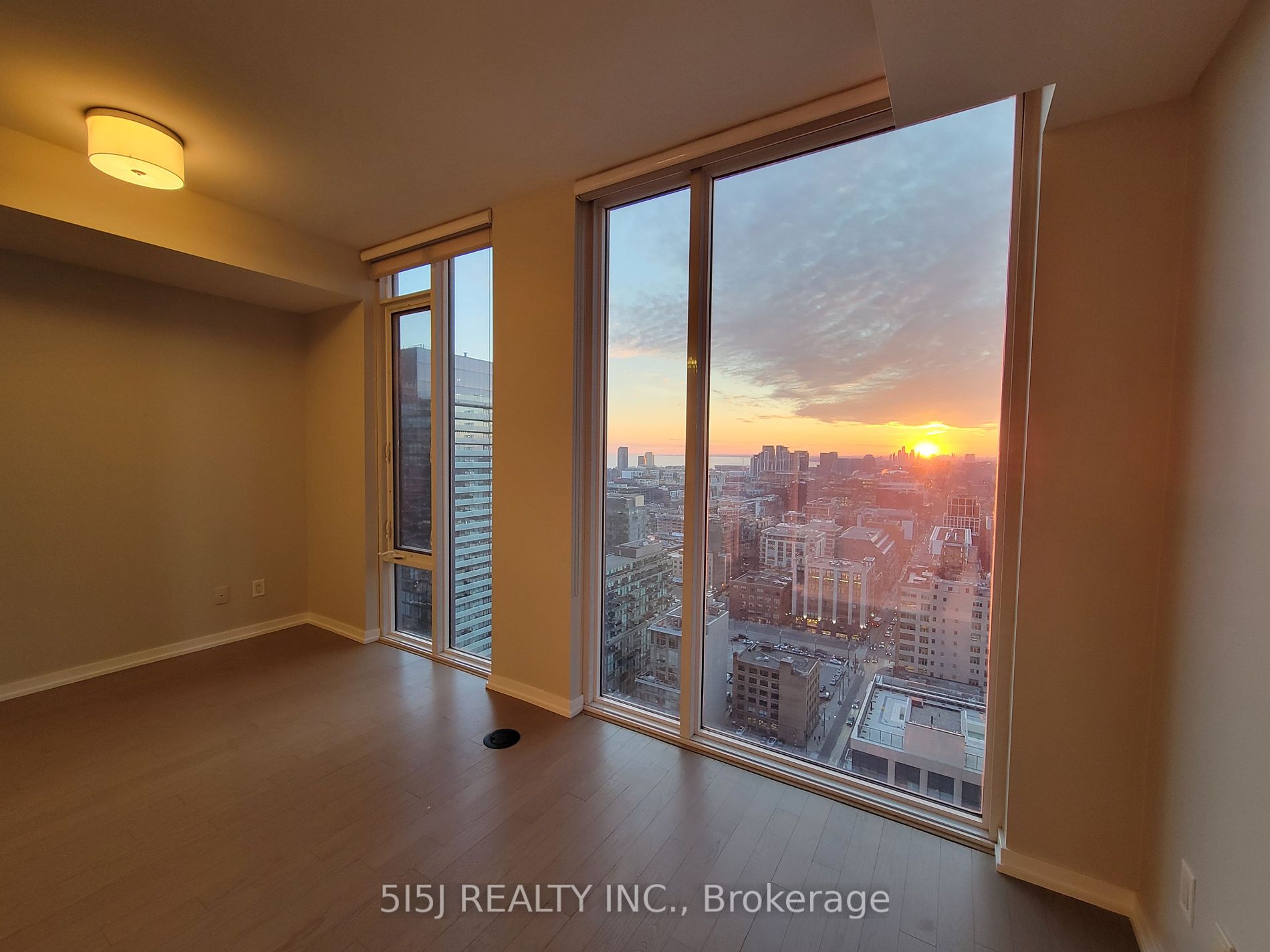 101 Peter Street #2910