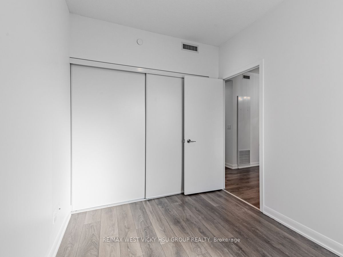435 Richmond St W, #810
