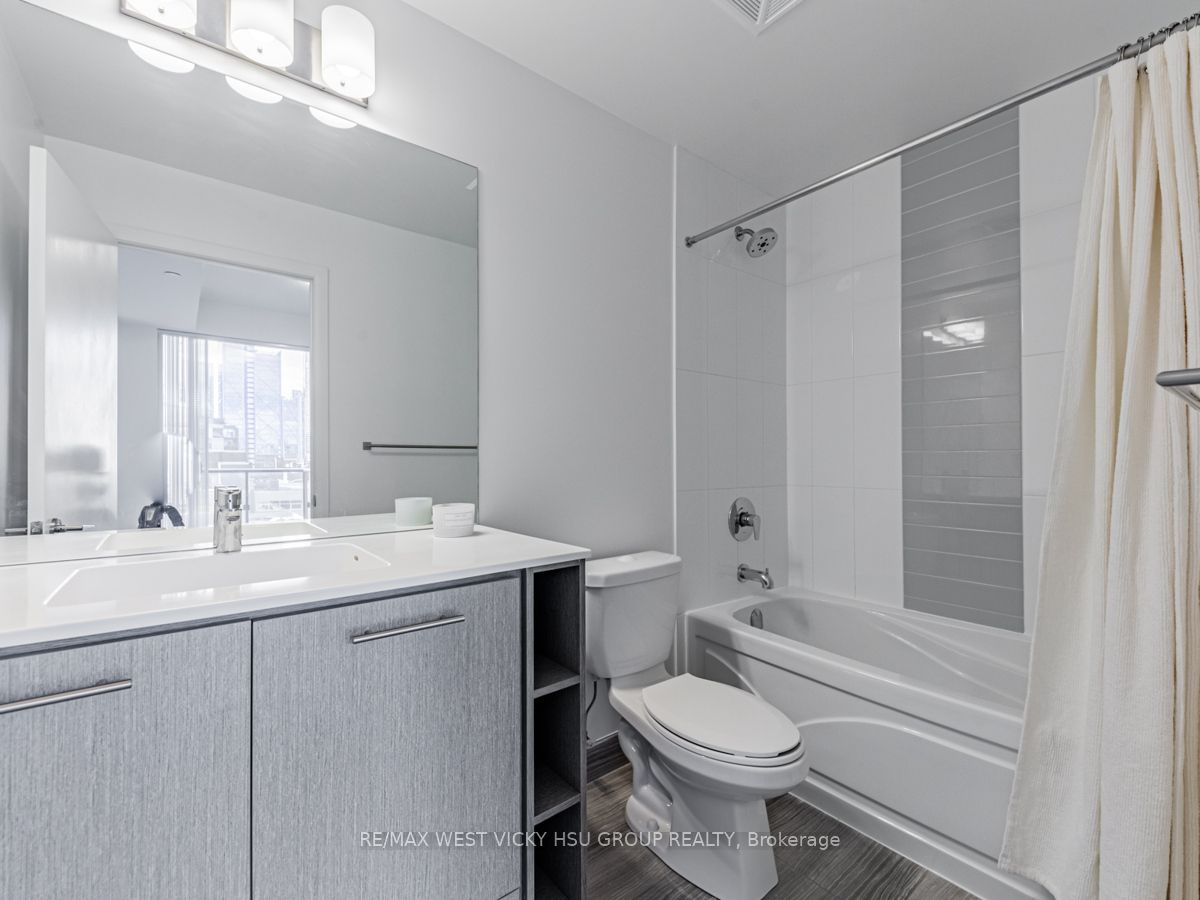 435 Richmond St W, #810