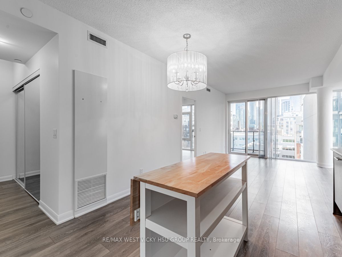 435 Richmond St W, #810