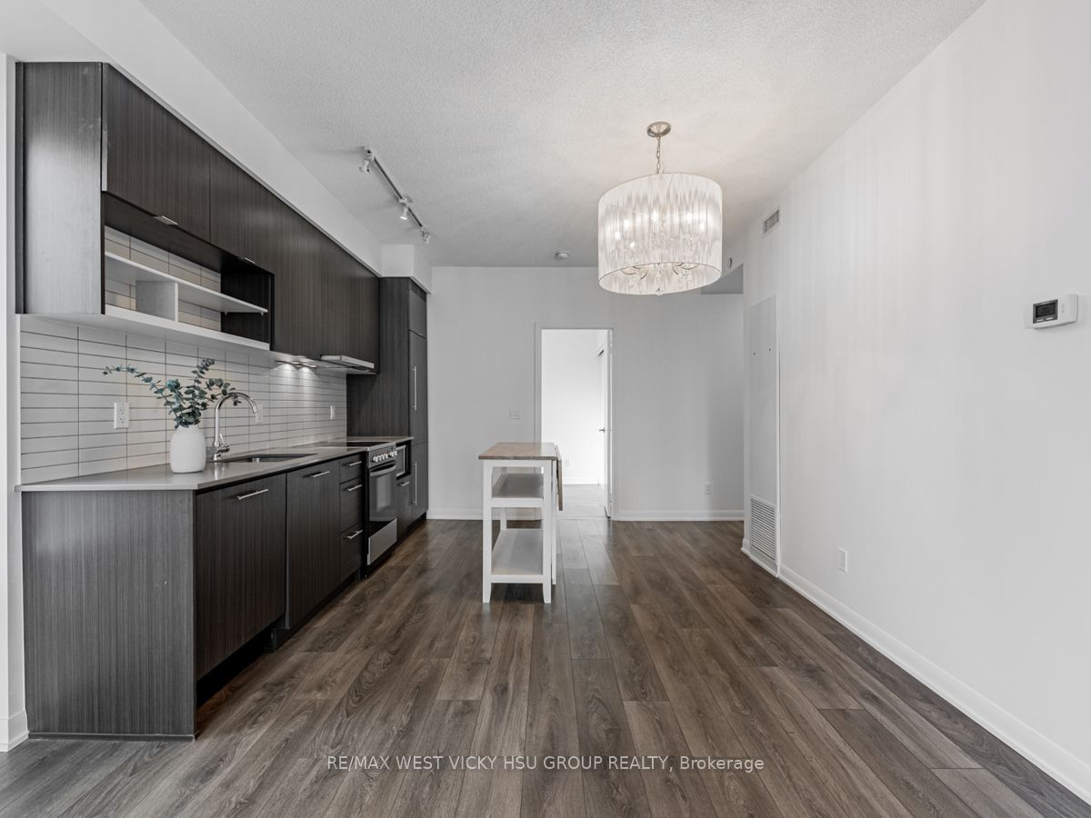 435 Richmond St W, #810