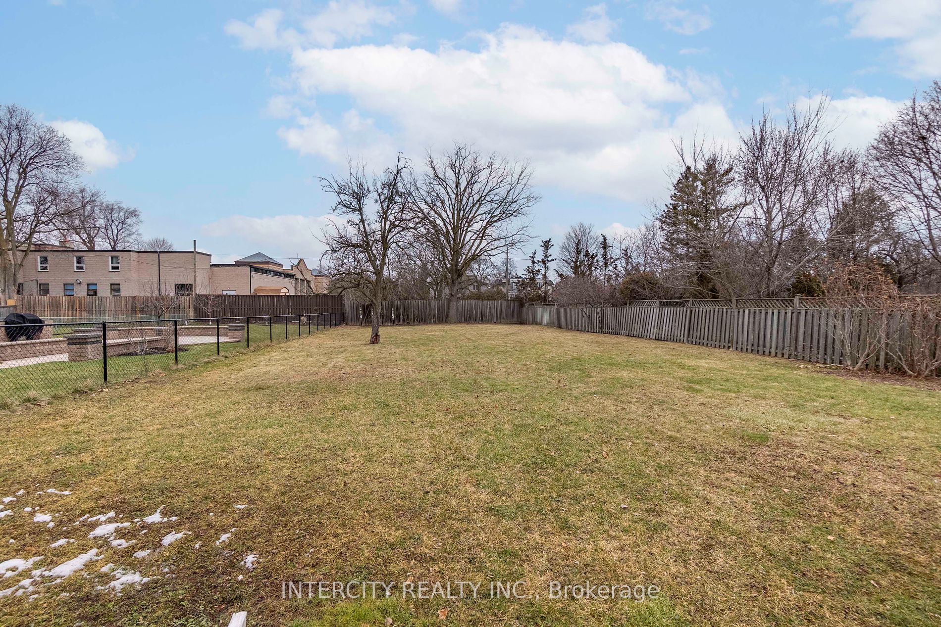 60 Northwood Drive