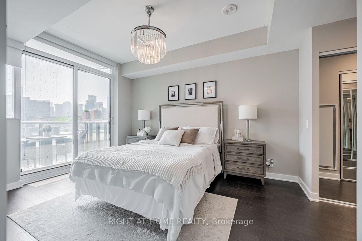 120 Parliament St, #405