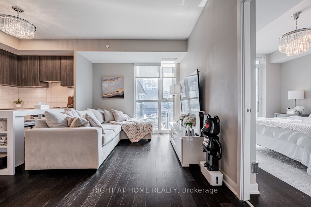 120 Parliament St, #405