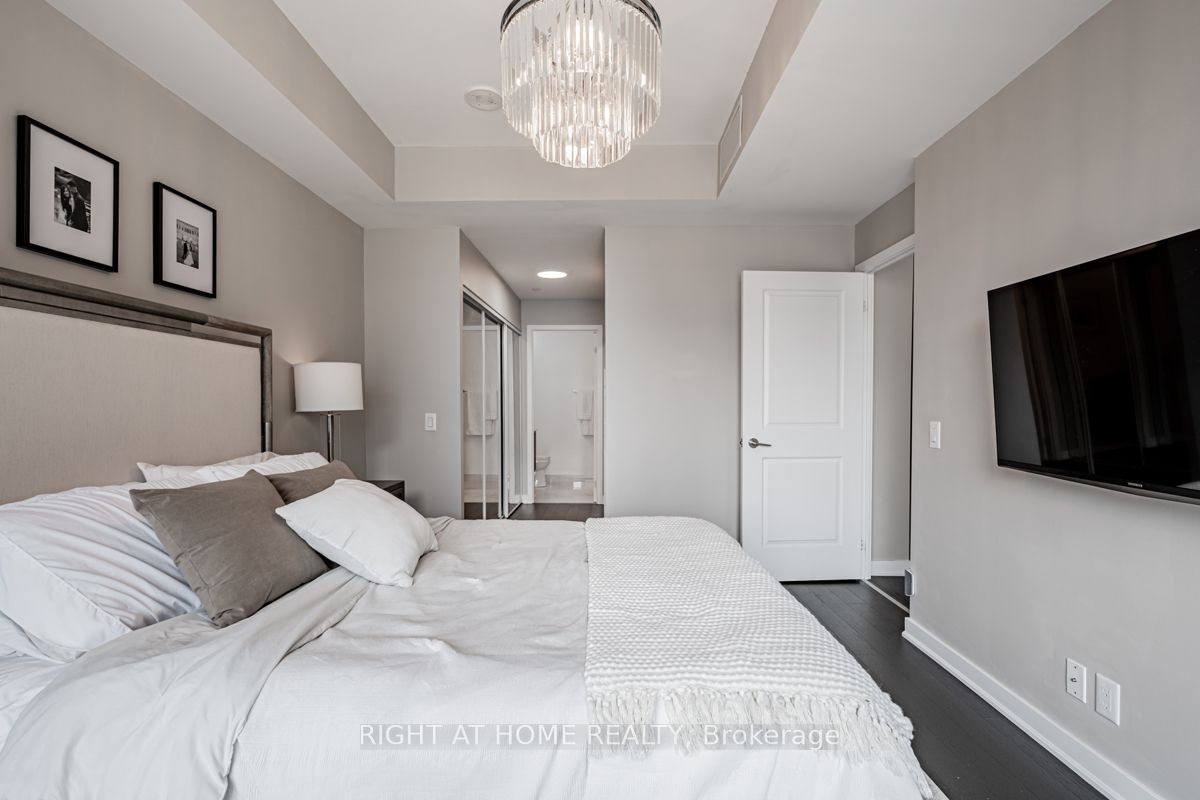 120 Parliament St, #405