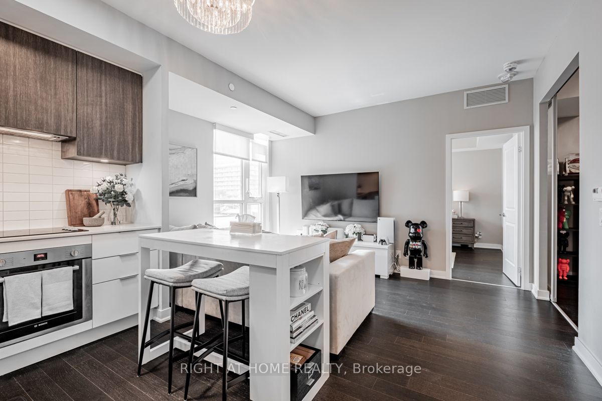 120 Parliament St, #405