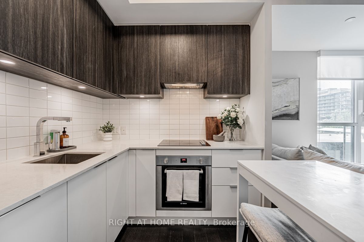 120 Parliament St, #405