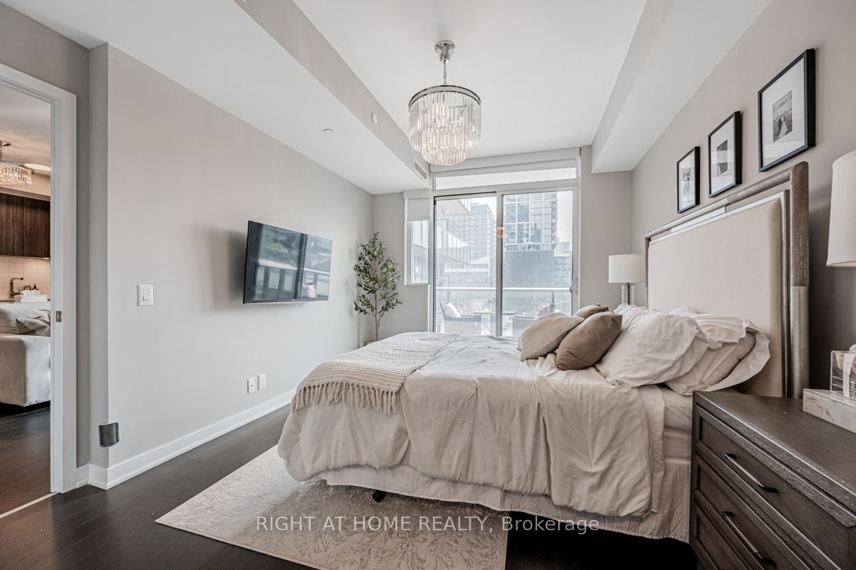 120 Parliament St, #405