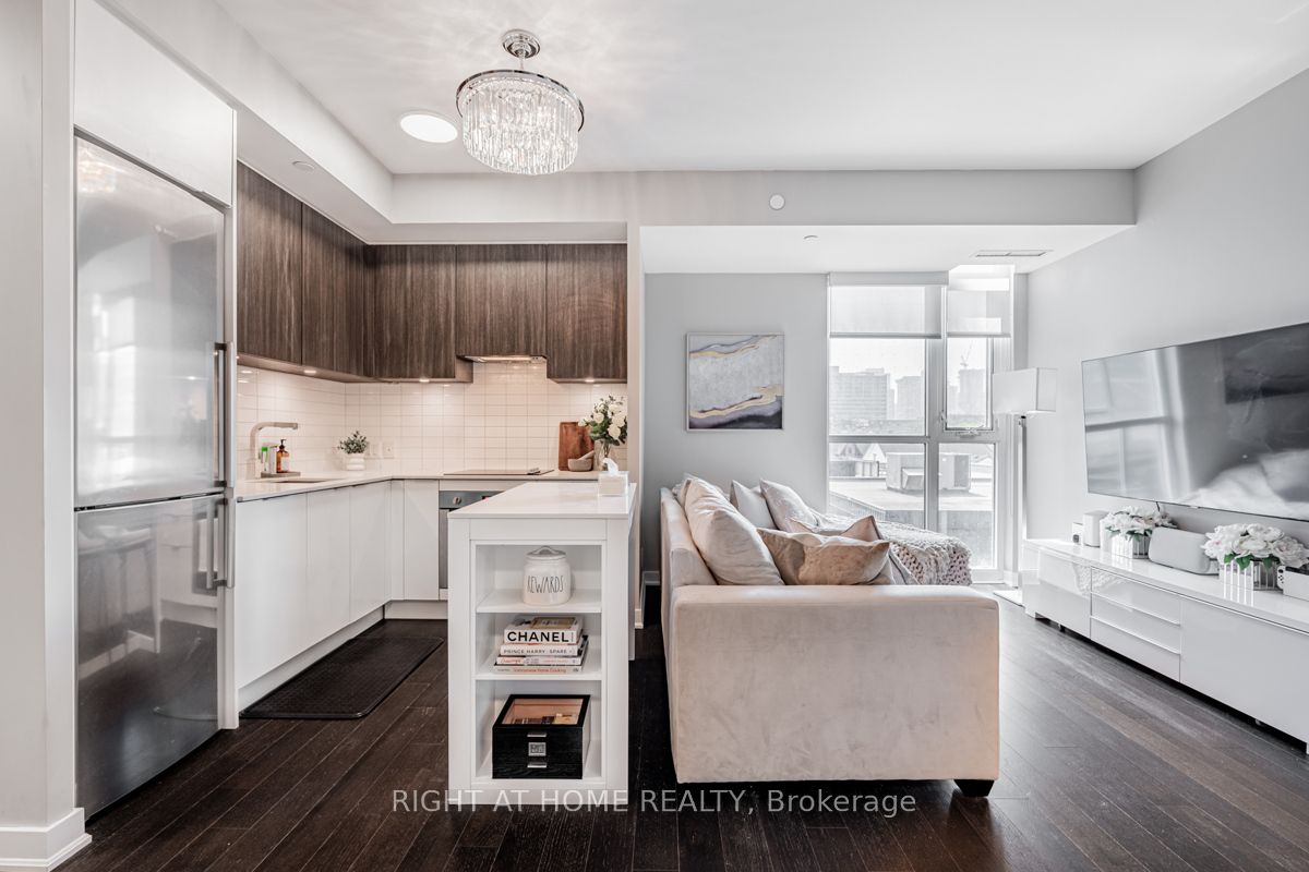 120 Parliament St, #405