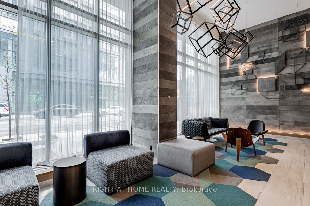 120 Parliament St, #405