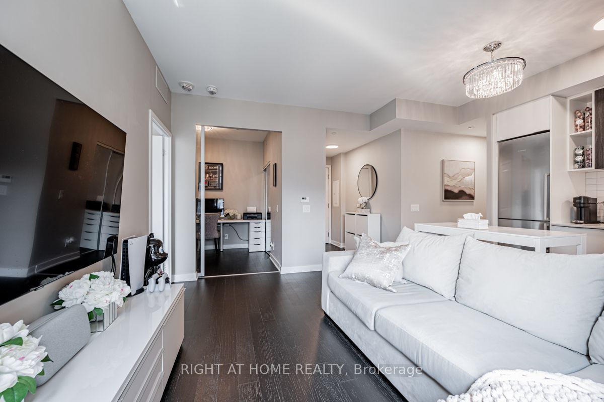 120 Parliament St, #405