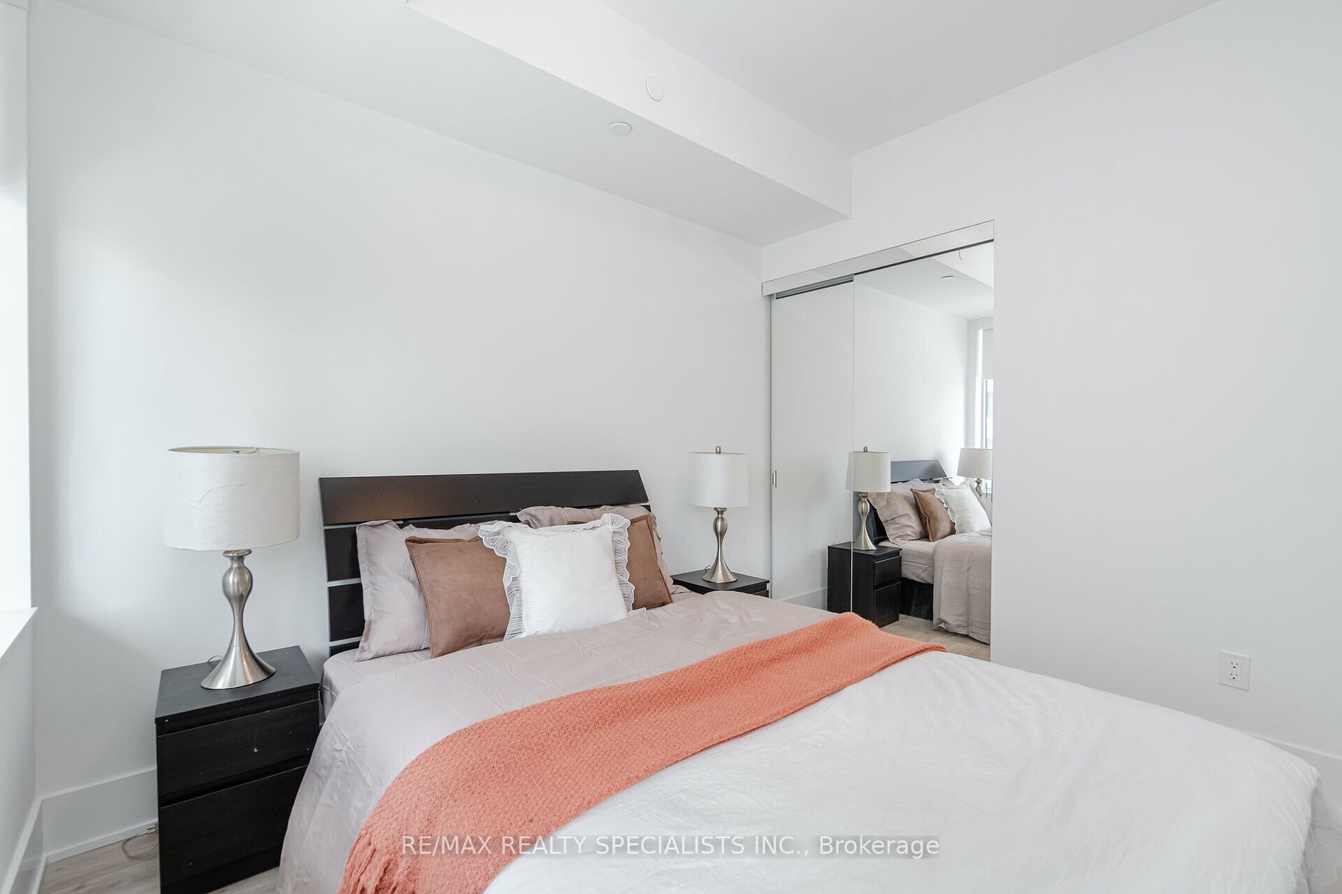 470 FRONT Street W #815