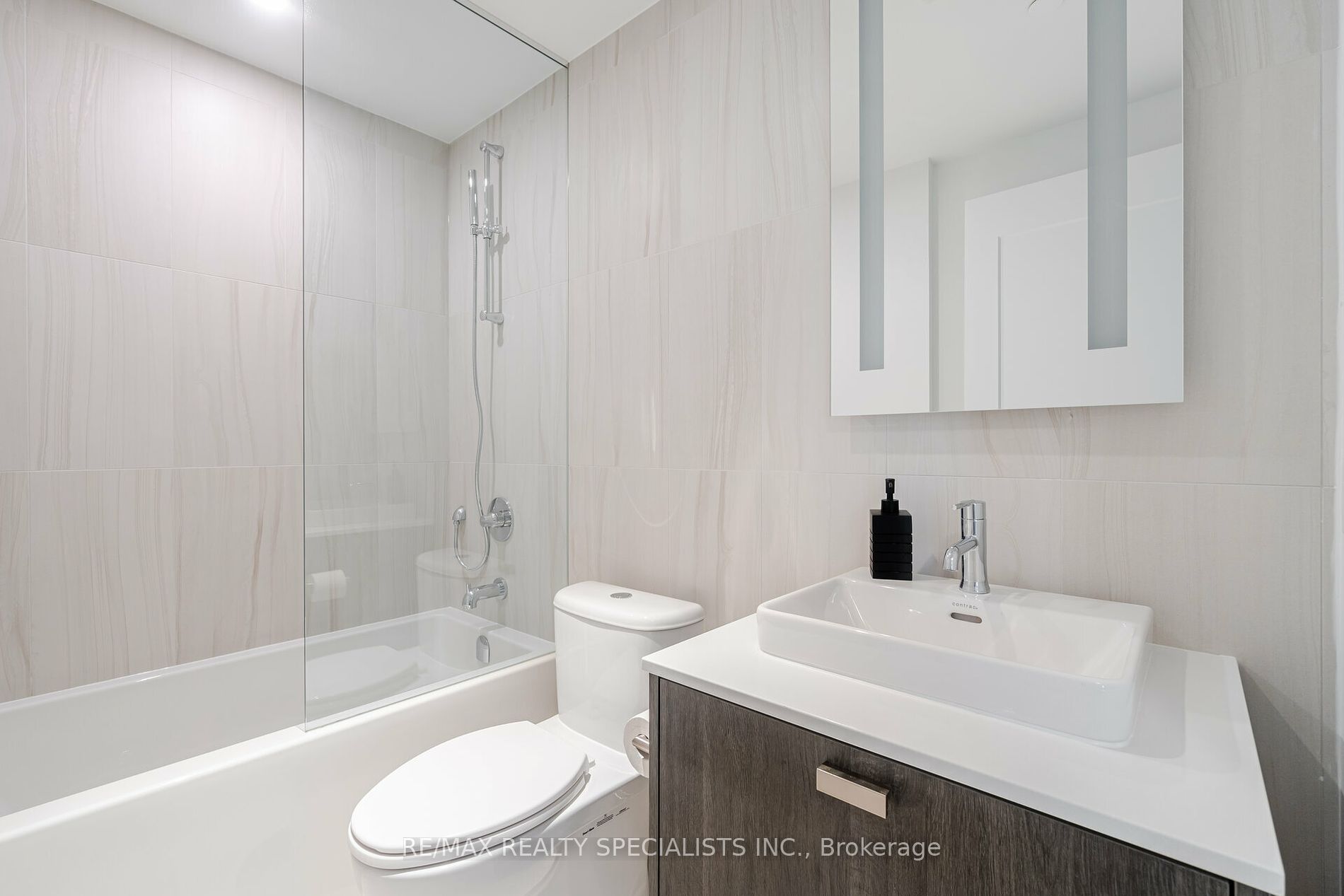 470 FRONT Street W #815