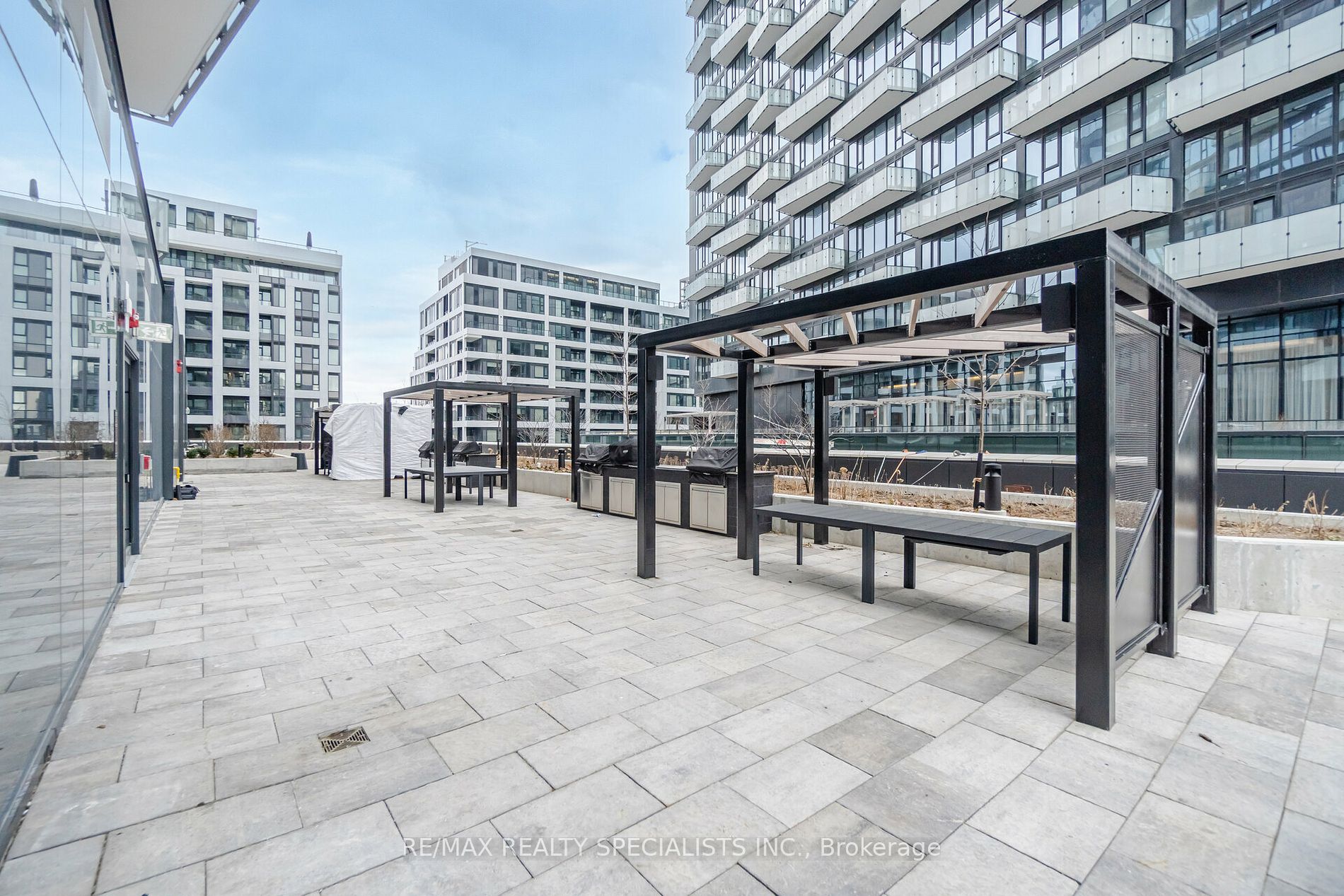 470 FRONT Street W #815