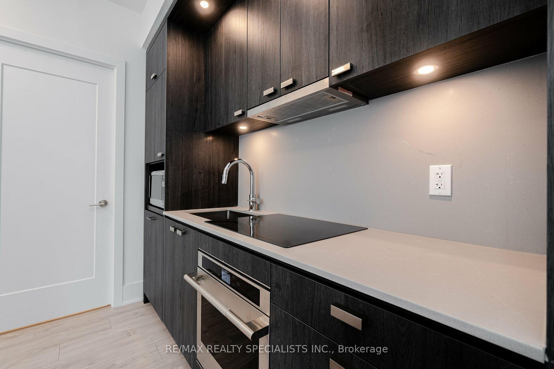 470 FRONT Street W #815