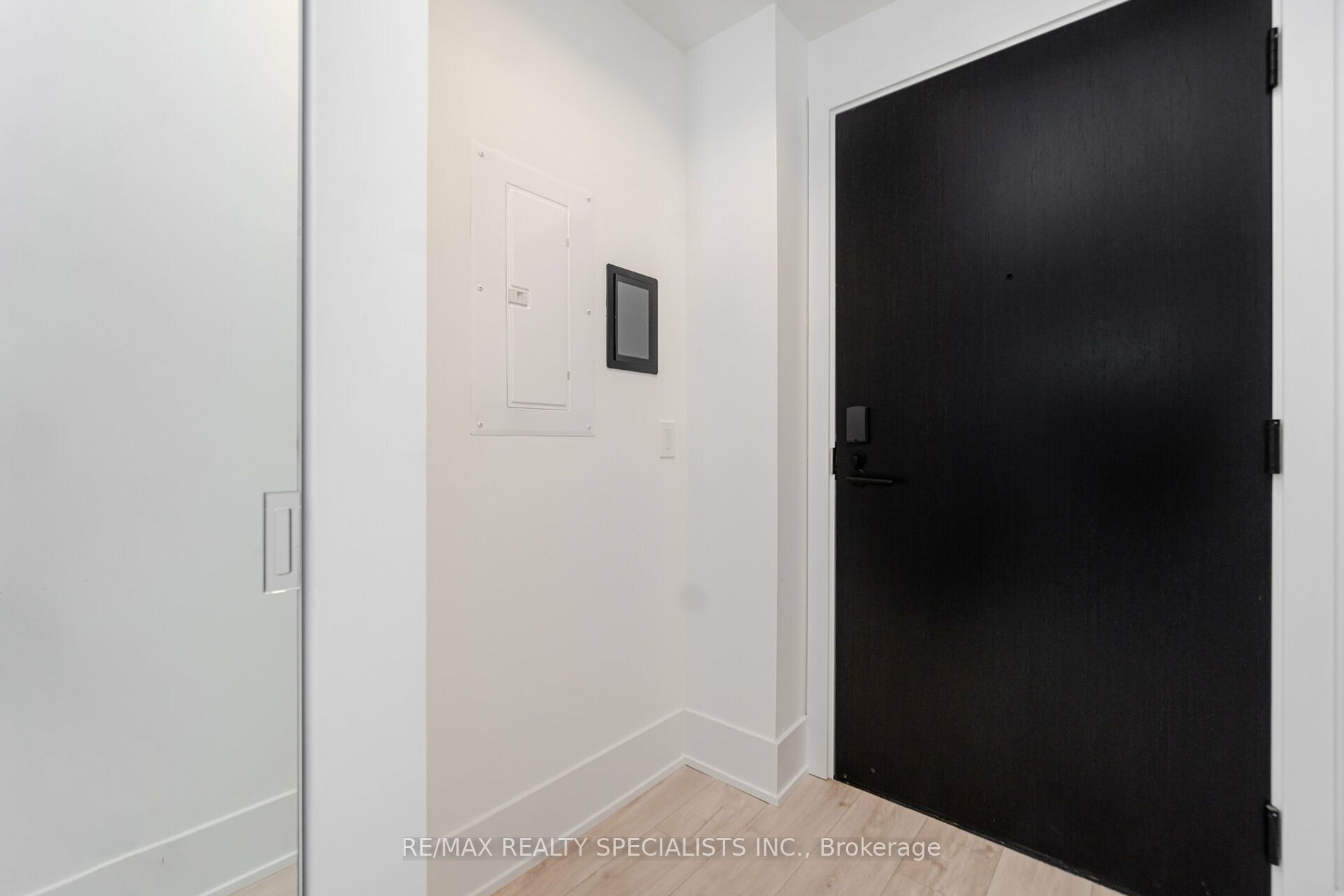 470 FRONT Street W #815