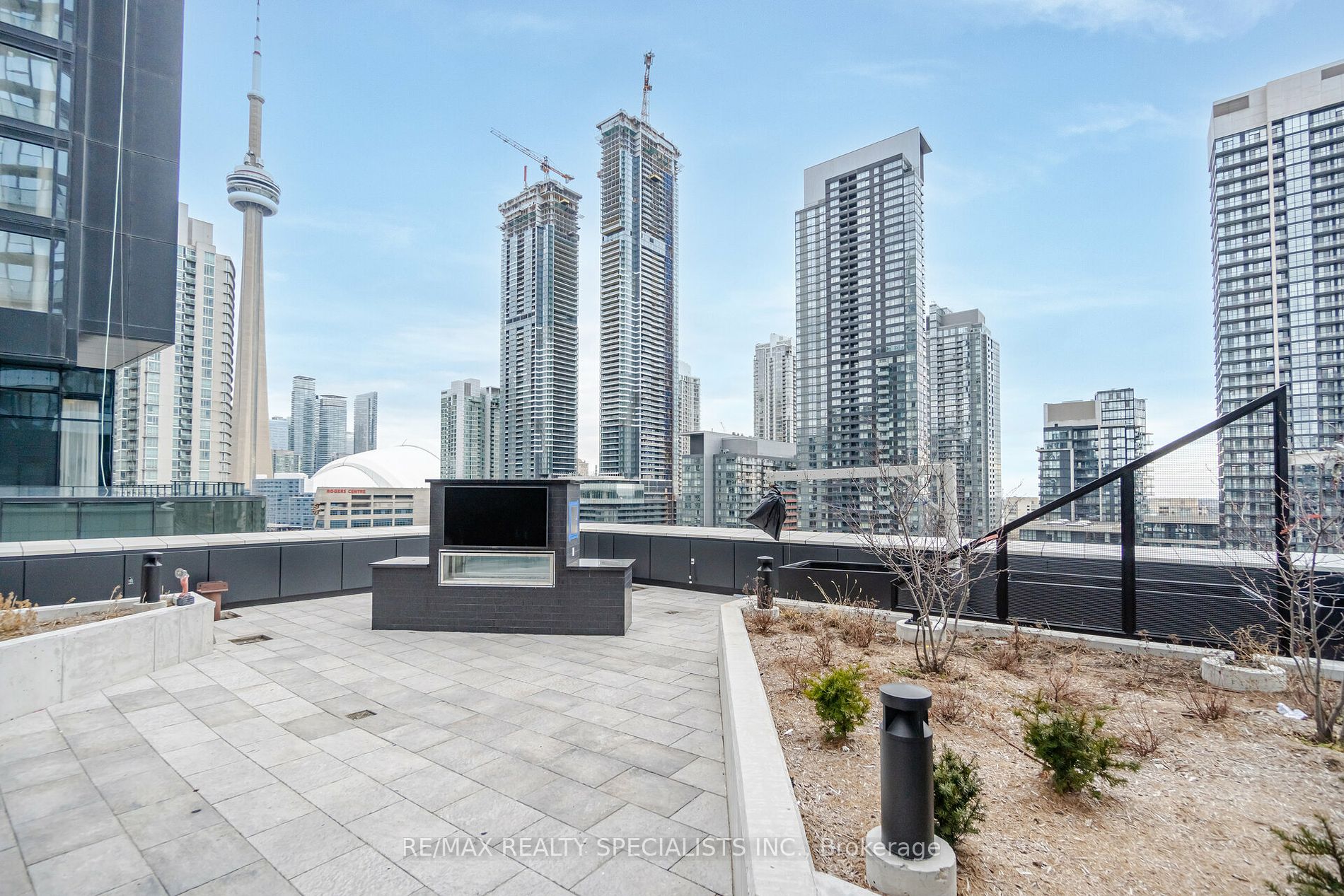 470 FRONT Street W #815