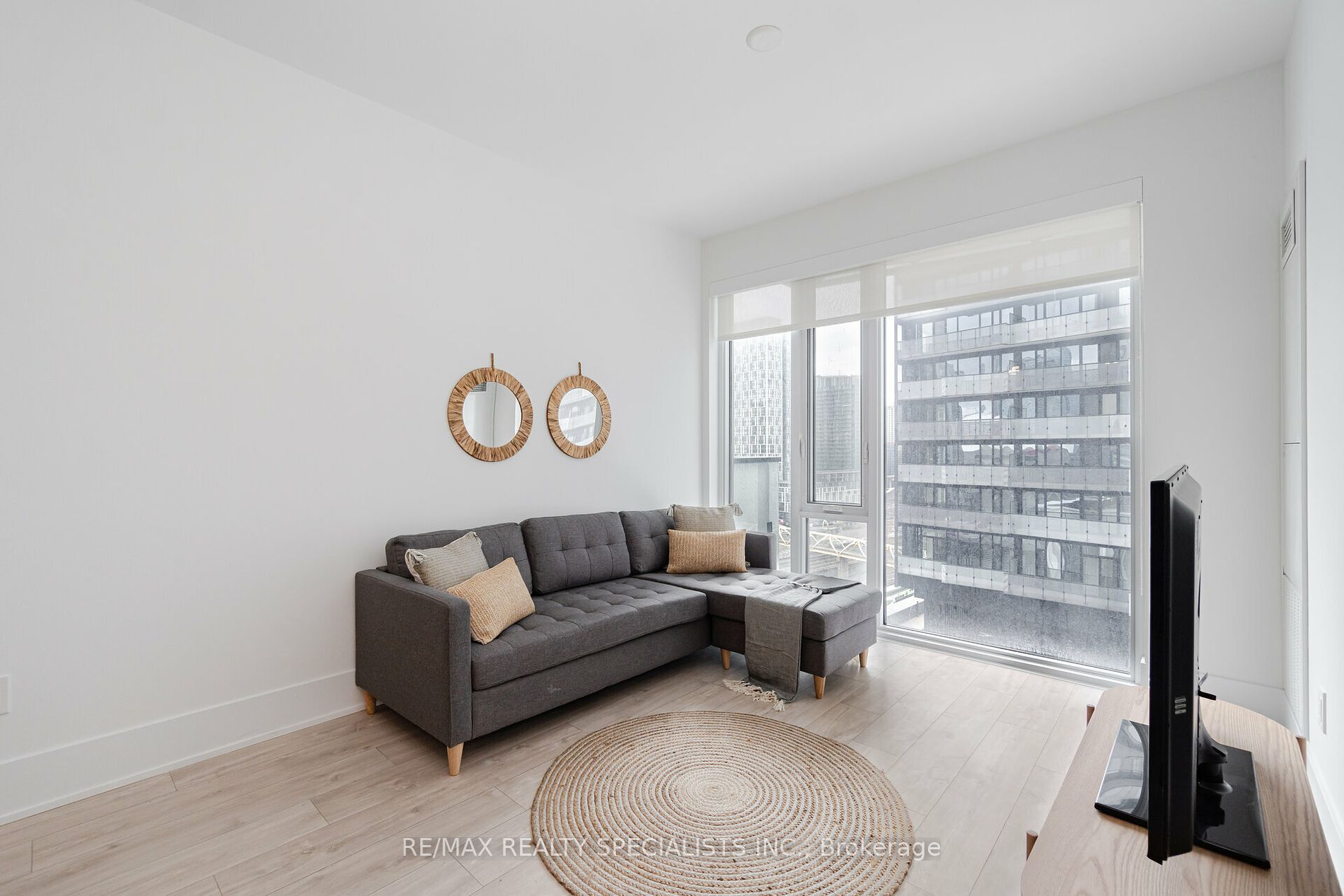 470 FRONT Street W #815