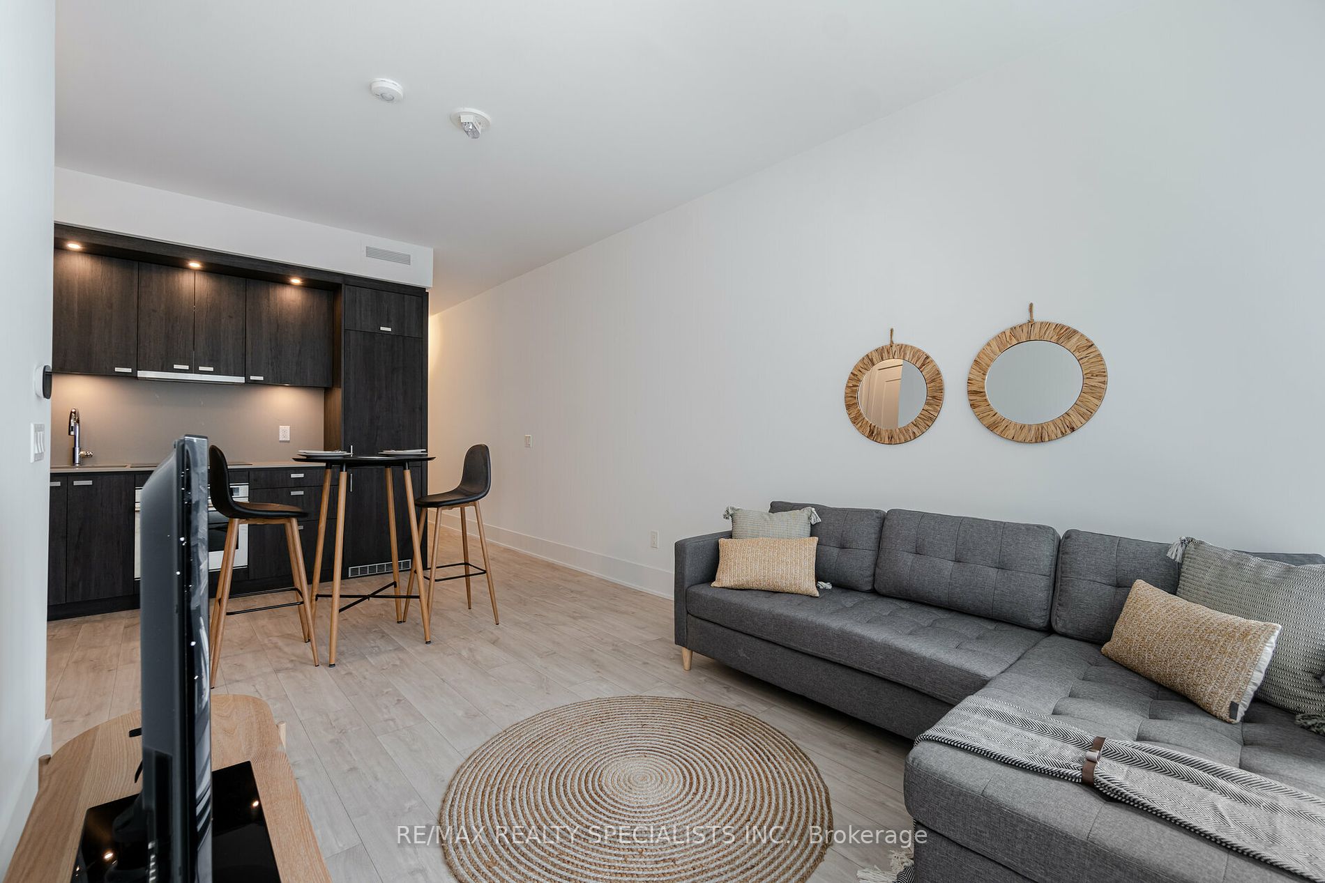 470 FRONT Street W #815