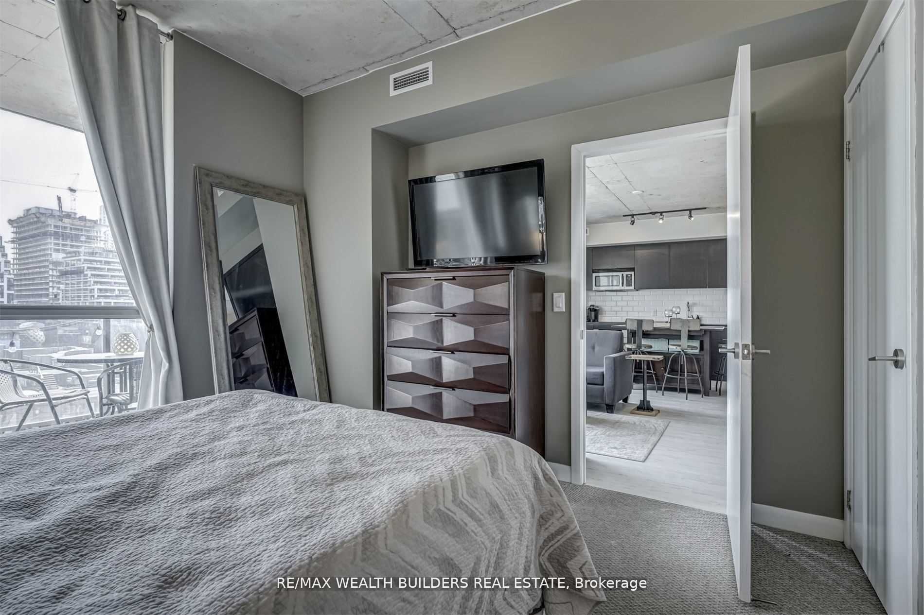 478 King Street W, #812