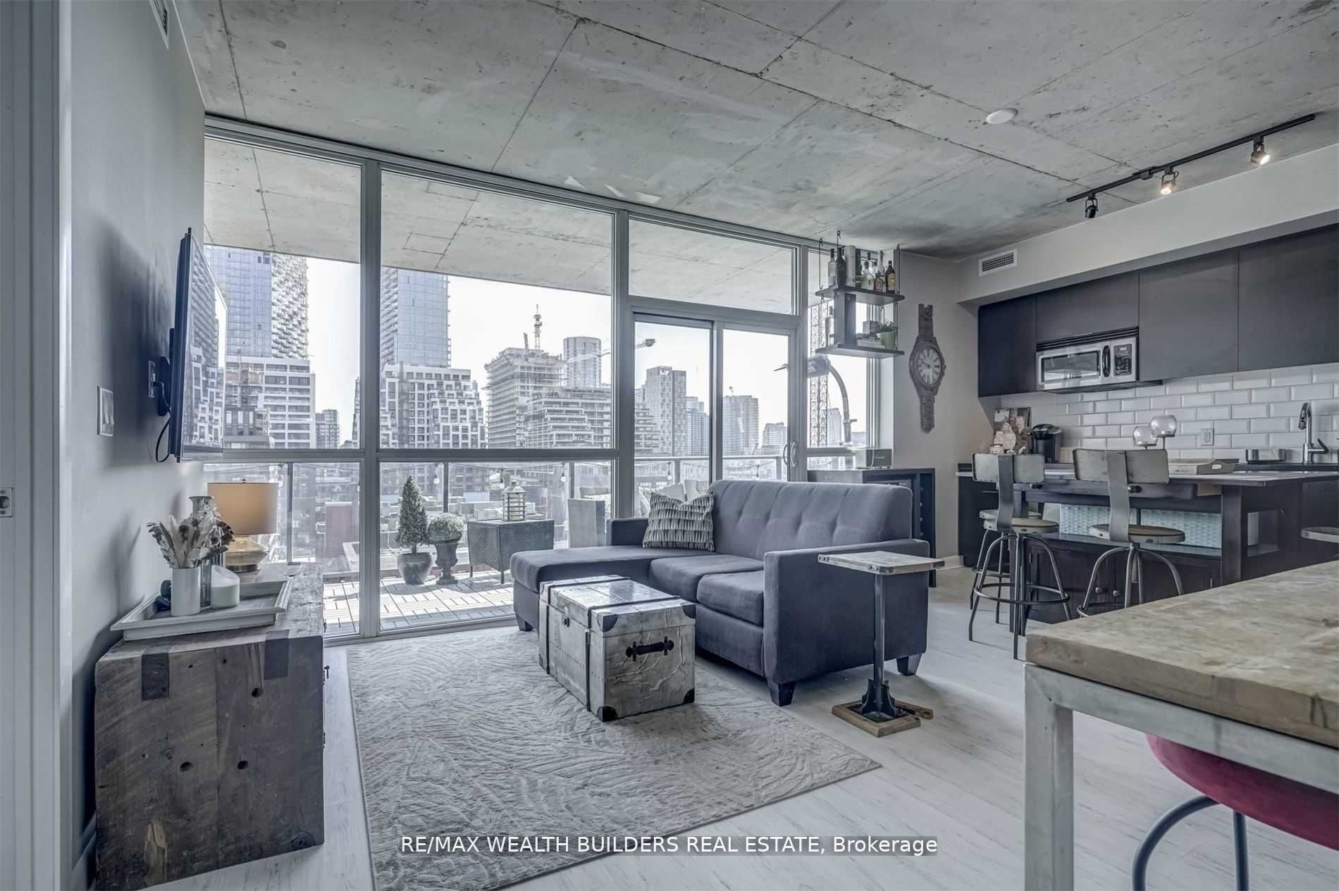478 King Street W, #812
