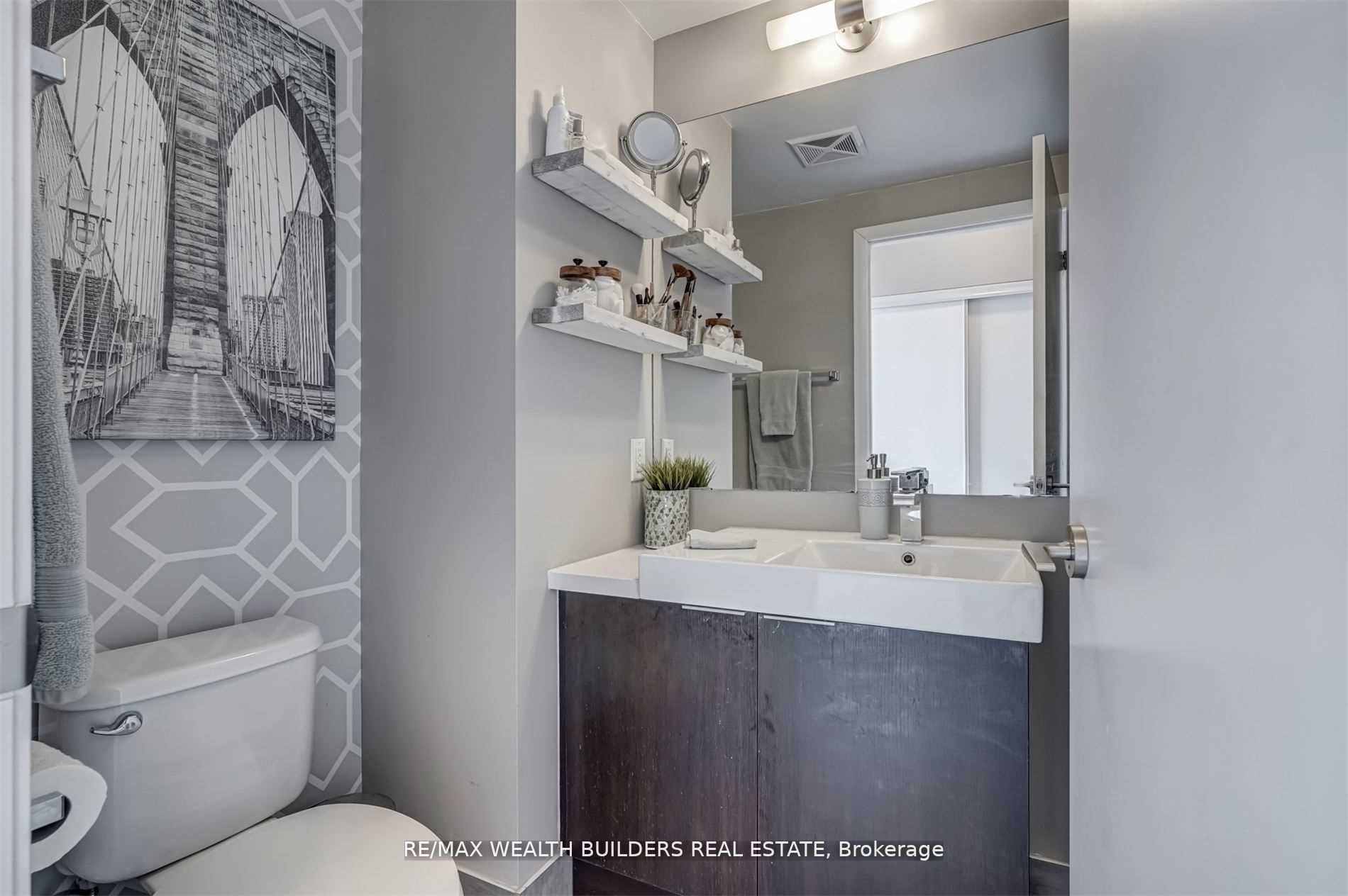 478 King Street W, #812