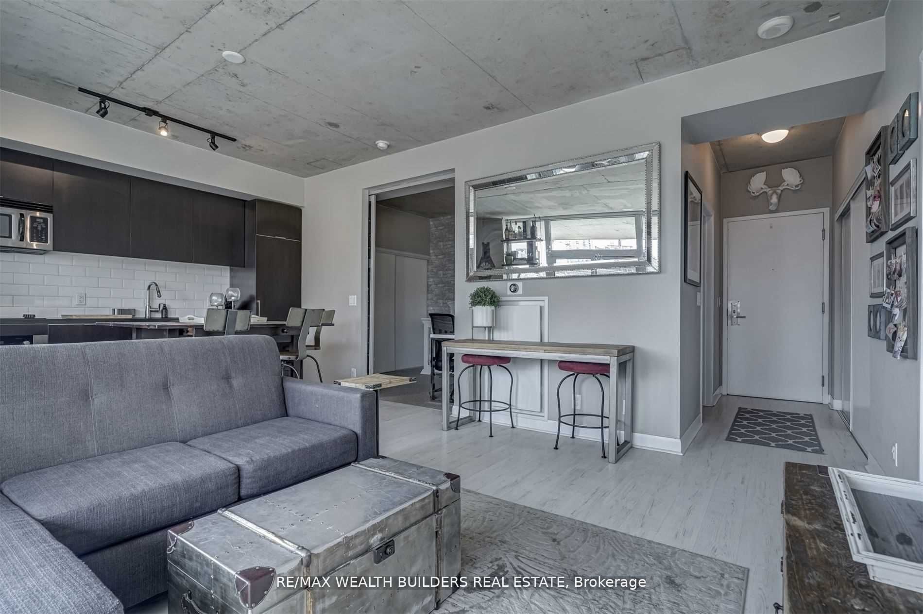 478 King Street W, #812