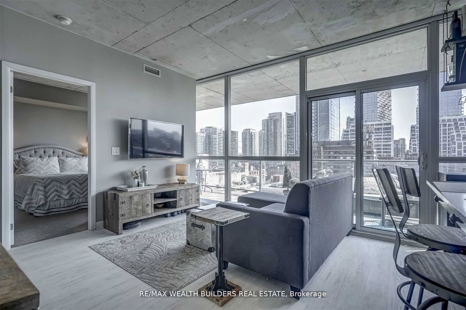 478 King Street W, #812