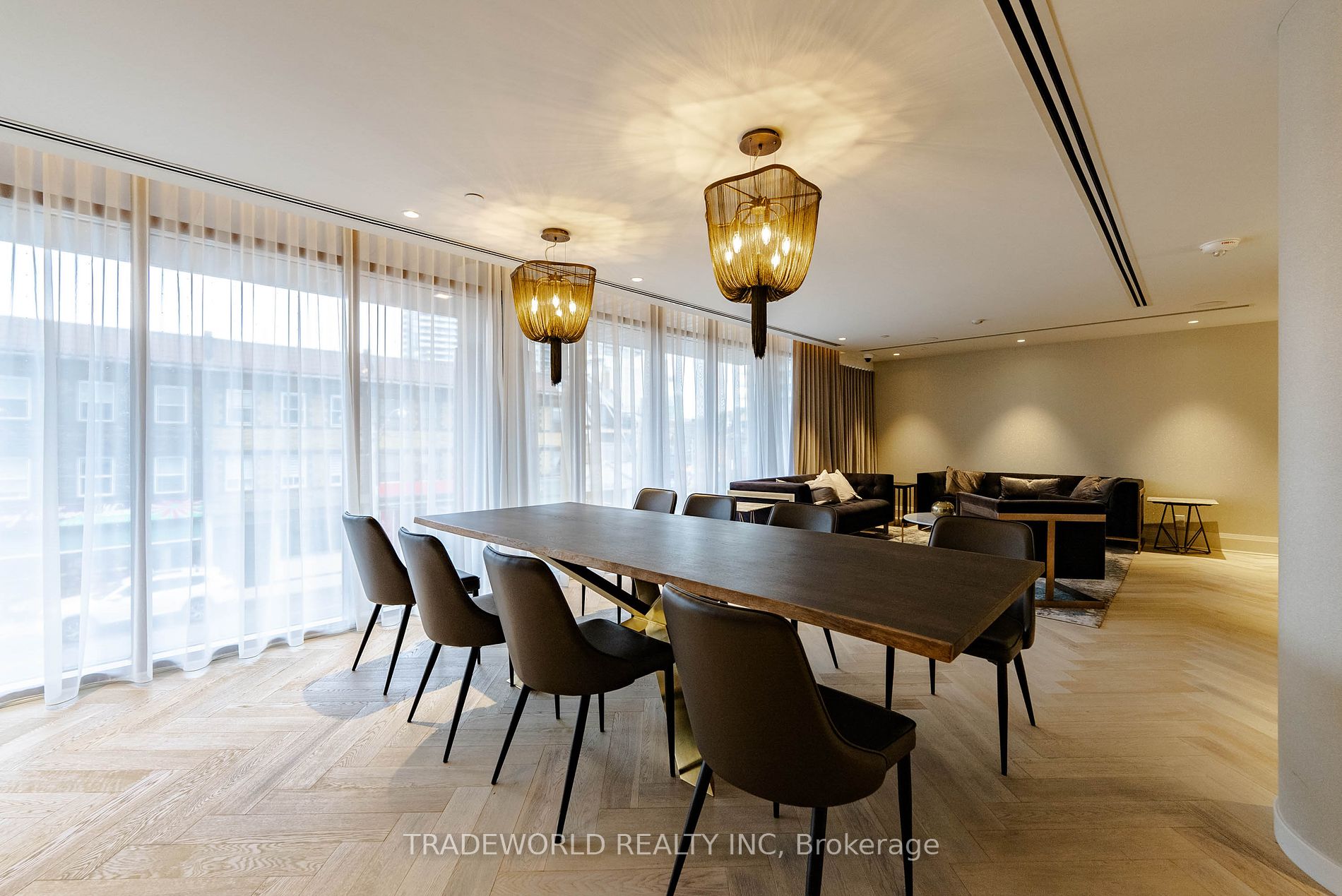 151 Avenue Road, #305