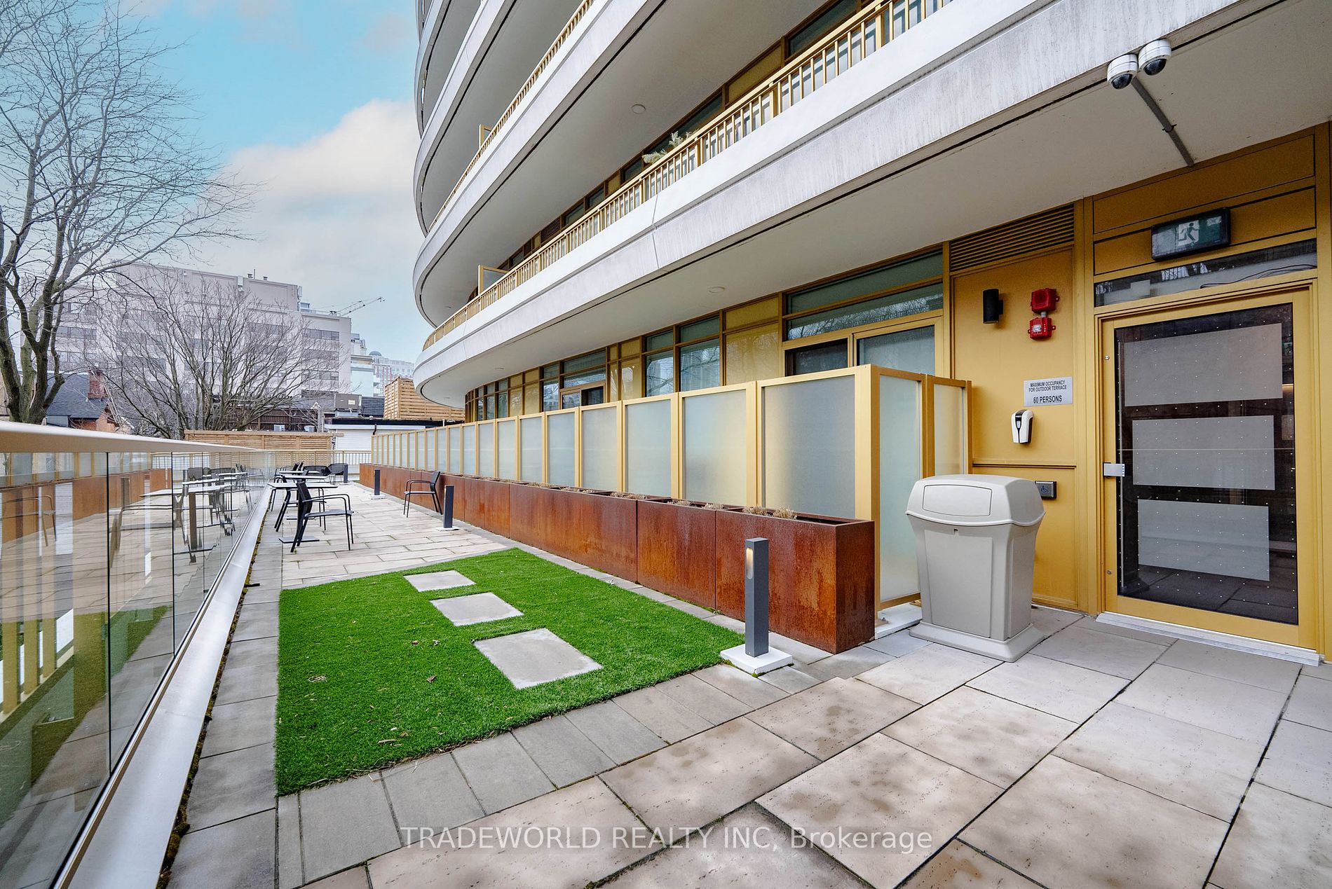 151 Avenue Road, #305