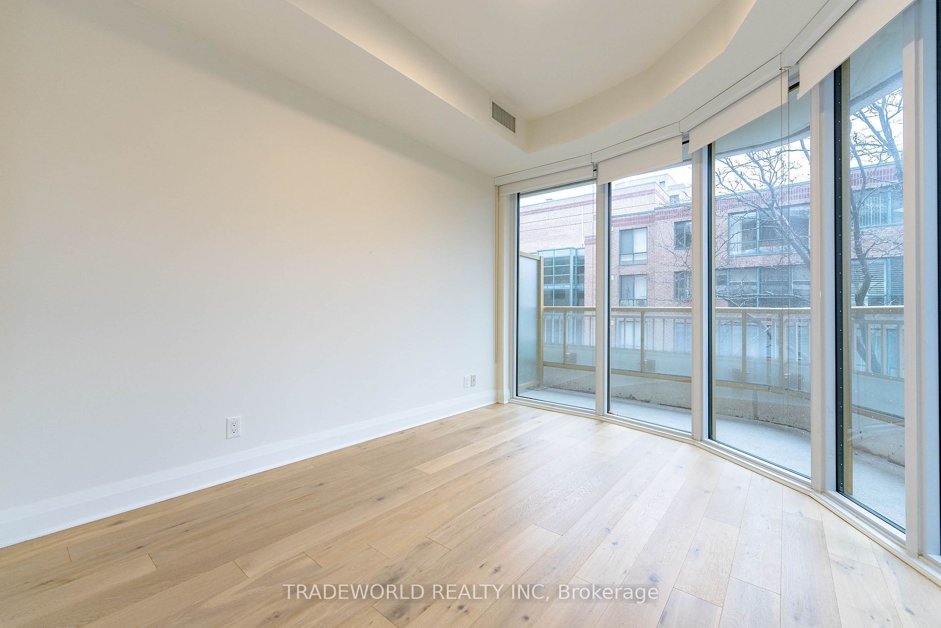 151 Avenue Road, #305