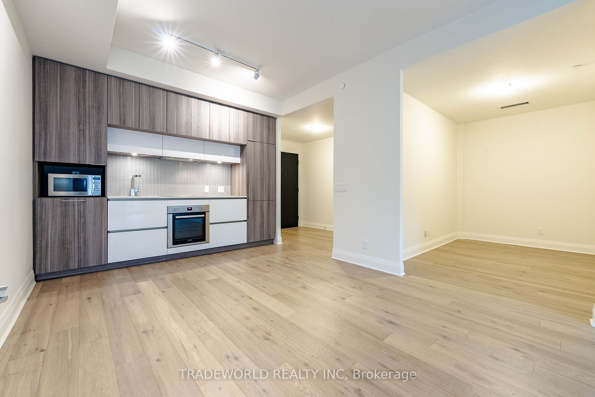 151 Avenue Road, #305